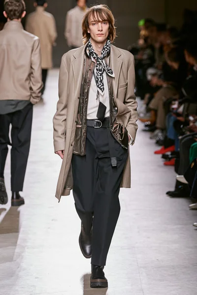 Look 14